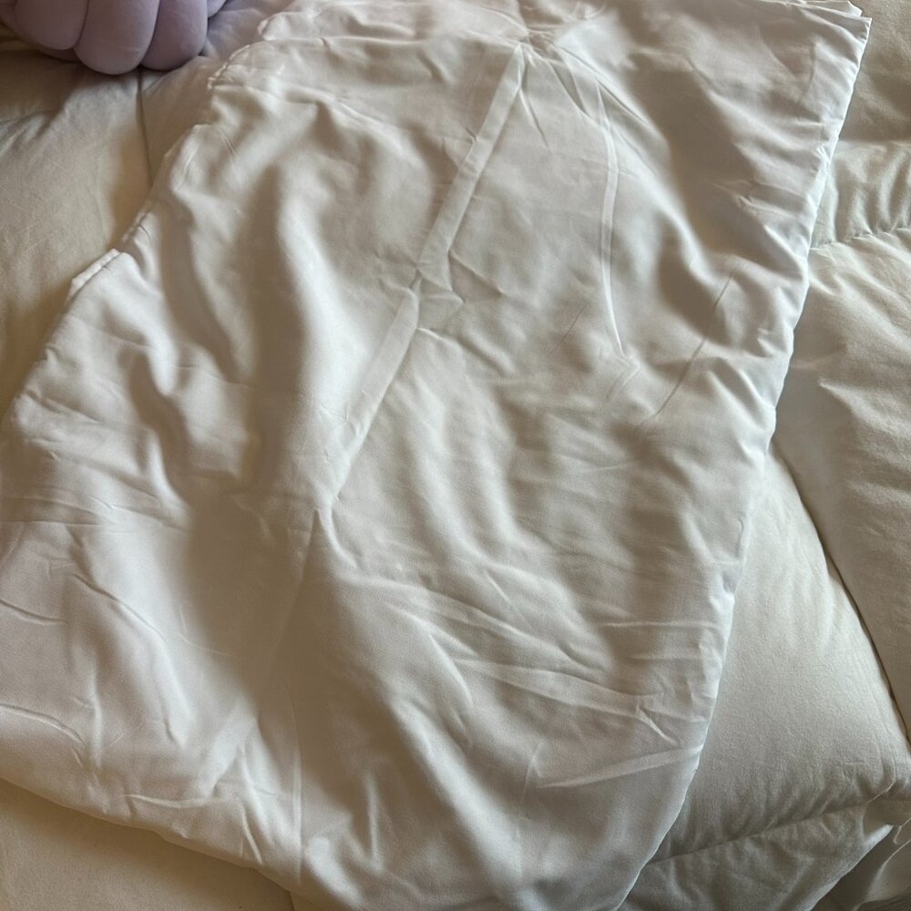 NEW Nestl 2 White Pillowcases - 100% Microfiber